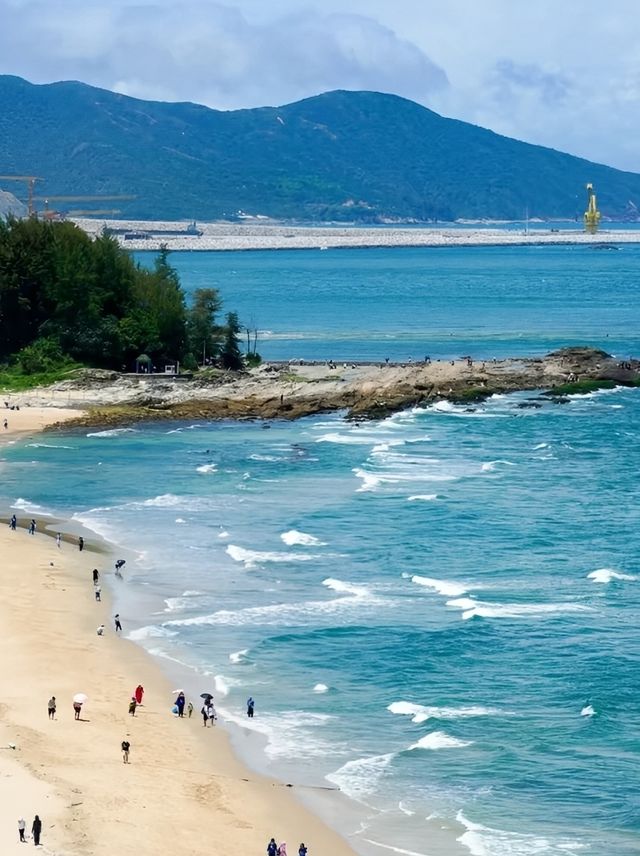 踩著細沙踏浪，徒步“醉美海岸線”