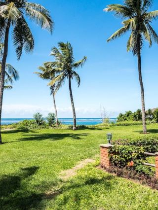🌴🌊 Mombasa Magic: Top Stay at PrideInn Paradise! 🏨✨