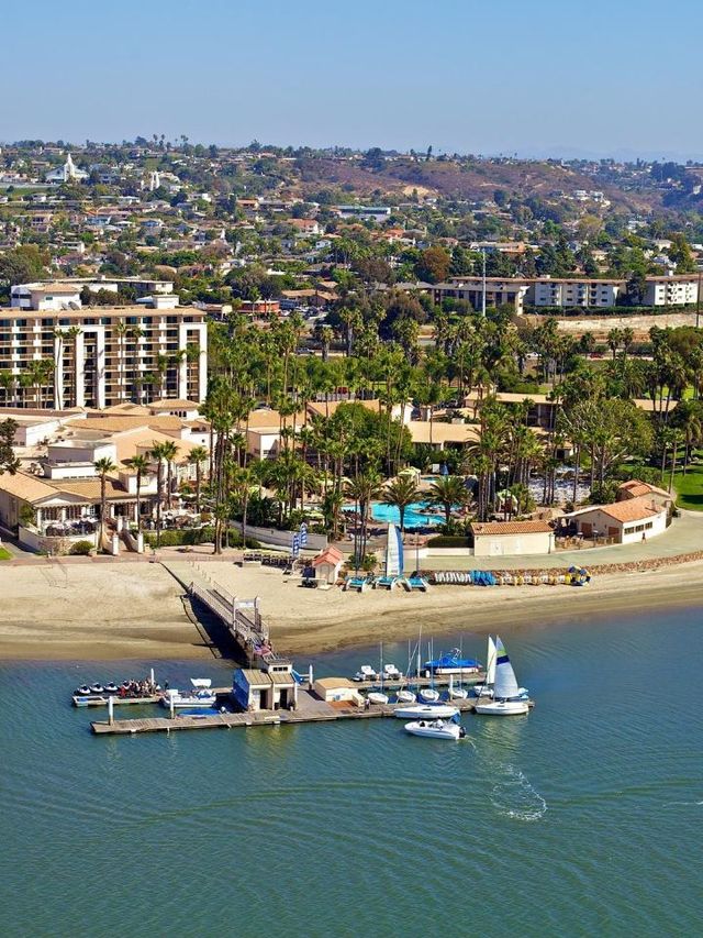 🌴🏨 San Diego's Mission Bay Resort: A Beachside Gem 🌊
