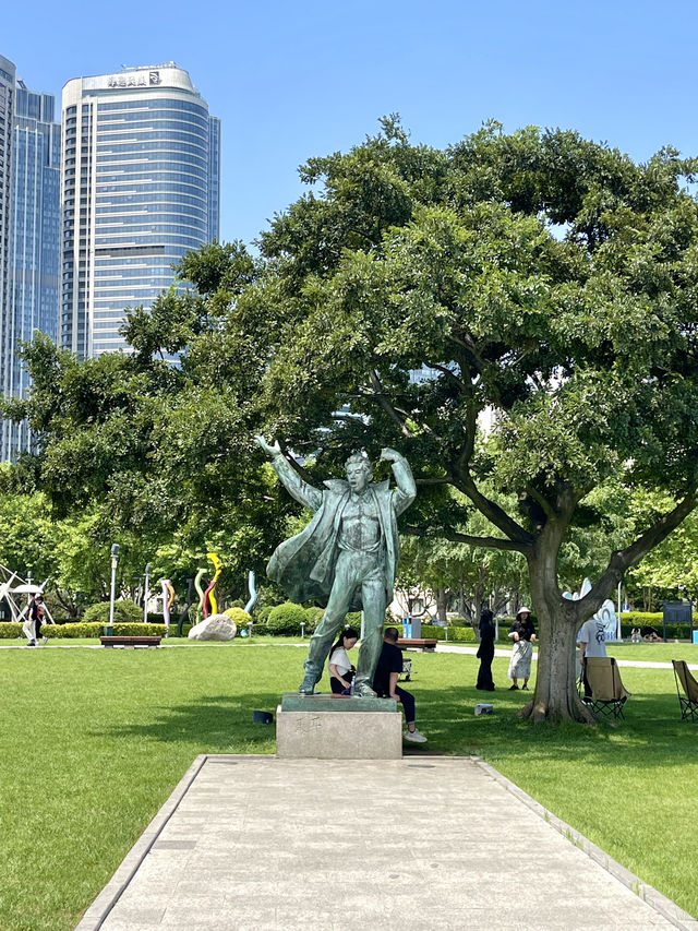 青島五四廣場人少景美的海濱公園