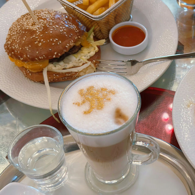 布達佩斯New York Cafe：歷史悠久，文化氛圍獨特，咖啡香醇