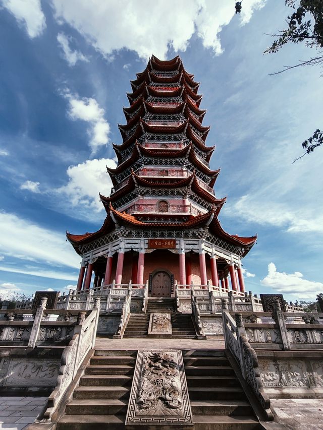 到楚雄，邂逅中國第一福塔