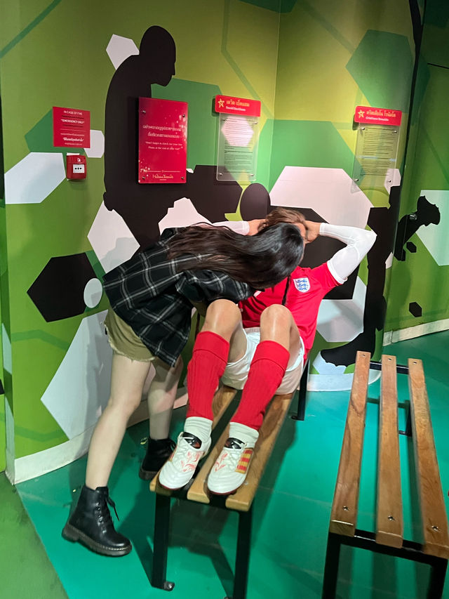曼谷杜莎夫人蠟像館｜我發誓真的沒有偷親貝克漢姆！
