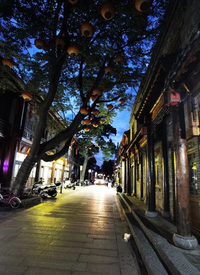 蔺相如與廉頗的故事從小耳熟能詳，邯鄲之旅肯定少不了去回車巷打