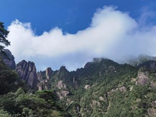 走進一個如詩如畫的地方——三清山。