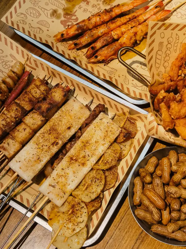 Industrial-style late-night barbecue, beer, and lobster pub on Xiaoshan Road.