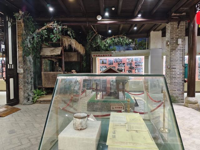 打卡廣西胡志明紀念館。