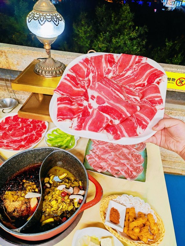 吹著城牆邊鼓樓旁的風終於實現了涮肉自由！！。