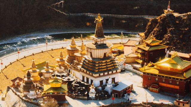 阿壩棒托寺，發現佛光的光輝