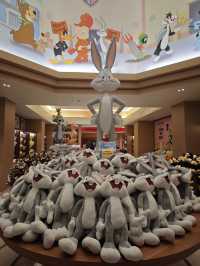 Ultimate Guide to Warner Bros. Theme Park in Abu Dhabi!
