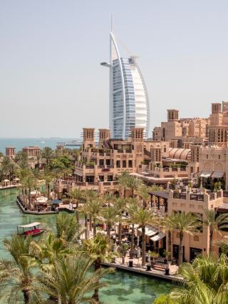The best hotel to stay in Dubai - experience the true Arabian style of One Thousand and One Nights!