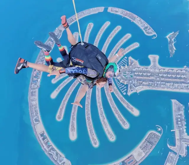 杜拜——飛雲之下,沙漠與未來相遇