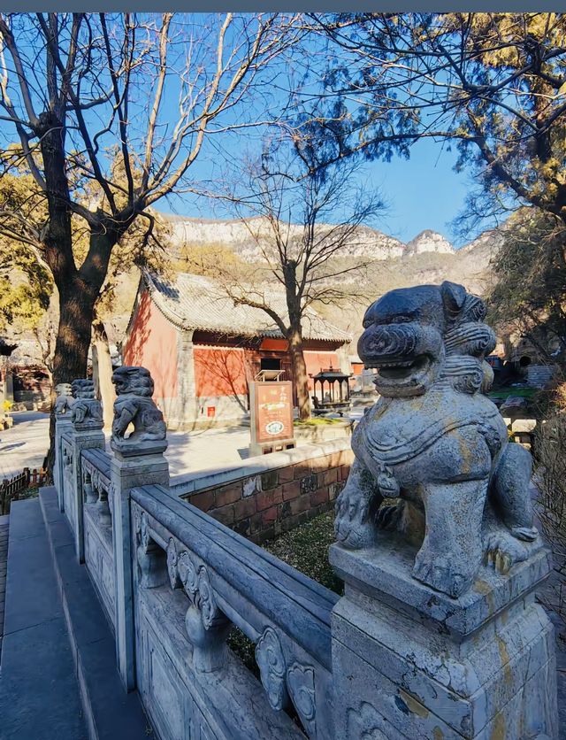 山東濟南，靈巖寺，