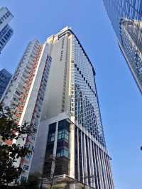 海岸晨曦中的親子微笑：香港港島海逸君綽酒店