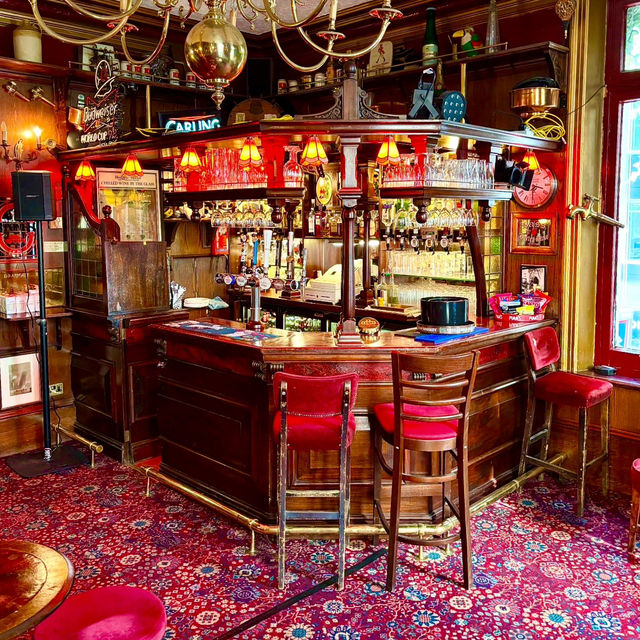 Central London’s Most Warm and Welcoming Pub Experience: The Ship! 🍻  