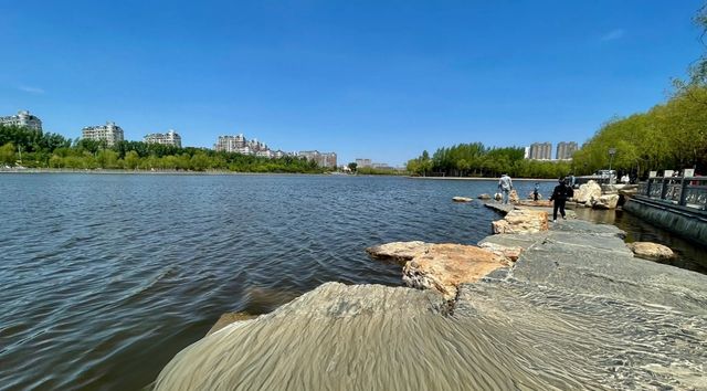 長春伊通河，藏不住的秋日童話 #長春伊通河秋季  長春伊通河，藏不住的秋日童話  家人們誰懂啊！