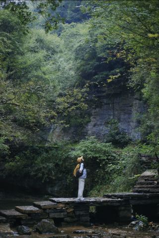 1-hour escape from Zhengzhou, stepping into a real-life Wizard of Oz in the canyon after the rain