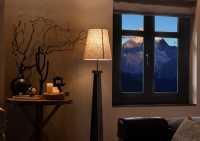 稻城亞丁必住！躺在房間就能看日照金山的神仙酒店