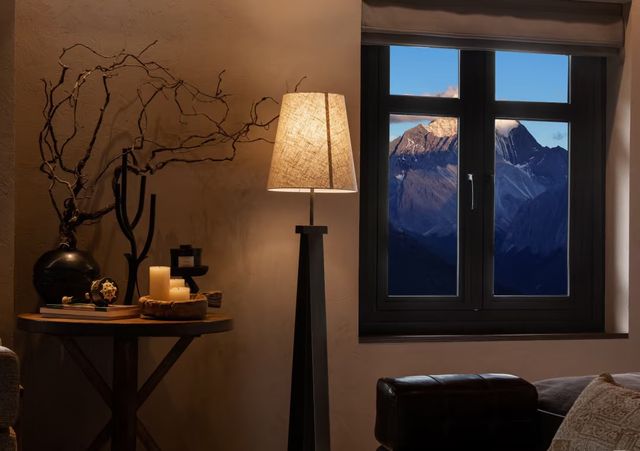 稻城亞丁必住！躺在房間就能看日照金山的神仙酒店