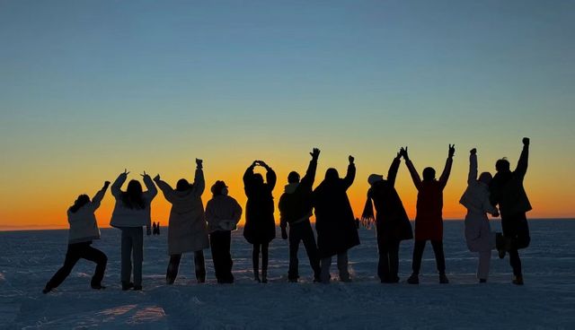 雪落人間，把世界裹成純白童話