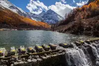 住進4000米的亞丁村,推窗見神山!