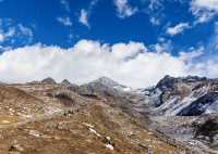 雪山之眸：野馬海子與貢嘎山系的冬日對話