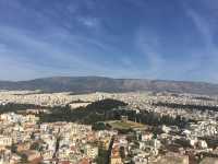 來聖托里尼度個假吧！這裡的天空藍得像油畫，海水清澈見底，整個人都放鬆下來了～這次打卡了幾個絕美景點和