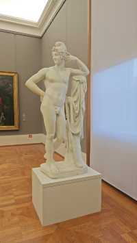 在慕尼黑的午後,躲進老繪畫陳列館