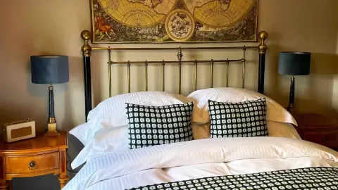 The Christmas season at Chatsworth House has reached the next level of beauty…| — traveler post in Castleton