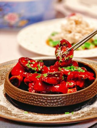 Lujiazui is a paradise for working-class people's year-end banquets. At just over 150 RMB per person, you can enjoy state banquet-level Huaiyang cuisine – it's absolutely amazing!
