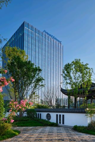 ที่พักแสนสบายตั้งอยู่ในสวน เดินทางสะดวกด้วยรถไฟความเร็วสูง และสามารถชมโคมไฟประดับได้อย่างง่ายดาย