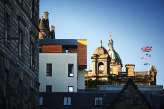 Pack Edinburgh into an Old Town Apartment