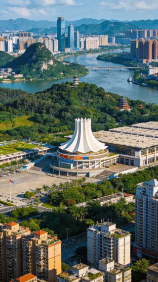 2. เที่ยวชมเมืองต้วน: เข้าสู่กลุ่มช่องแสงระดับโลกและพบกับแม่น้ำที่เต็มไปด้วยดอกไม้บานสะพรั่ง