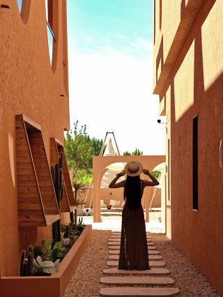 Staying here in Dunhuang means I don’t have to fly to Morocco anymore～