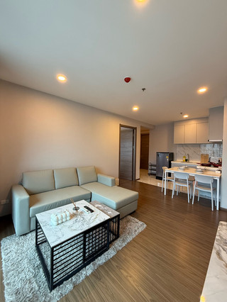 Treasure two-bedroom apartment in Bangkok's vibrant Chinatown! The night market is right downstairs, super convenient!