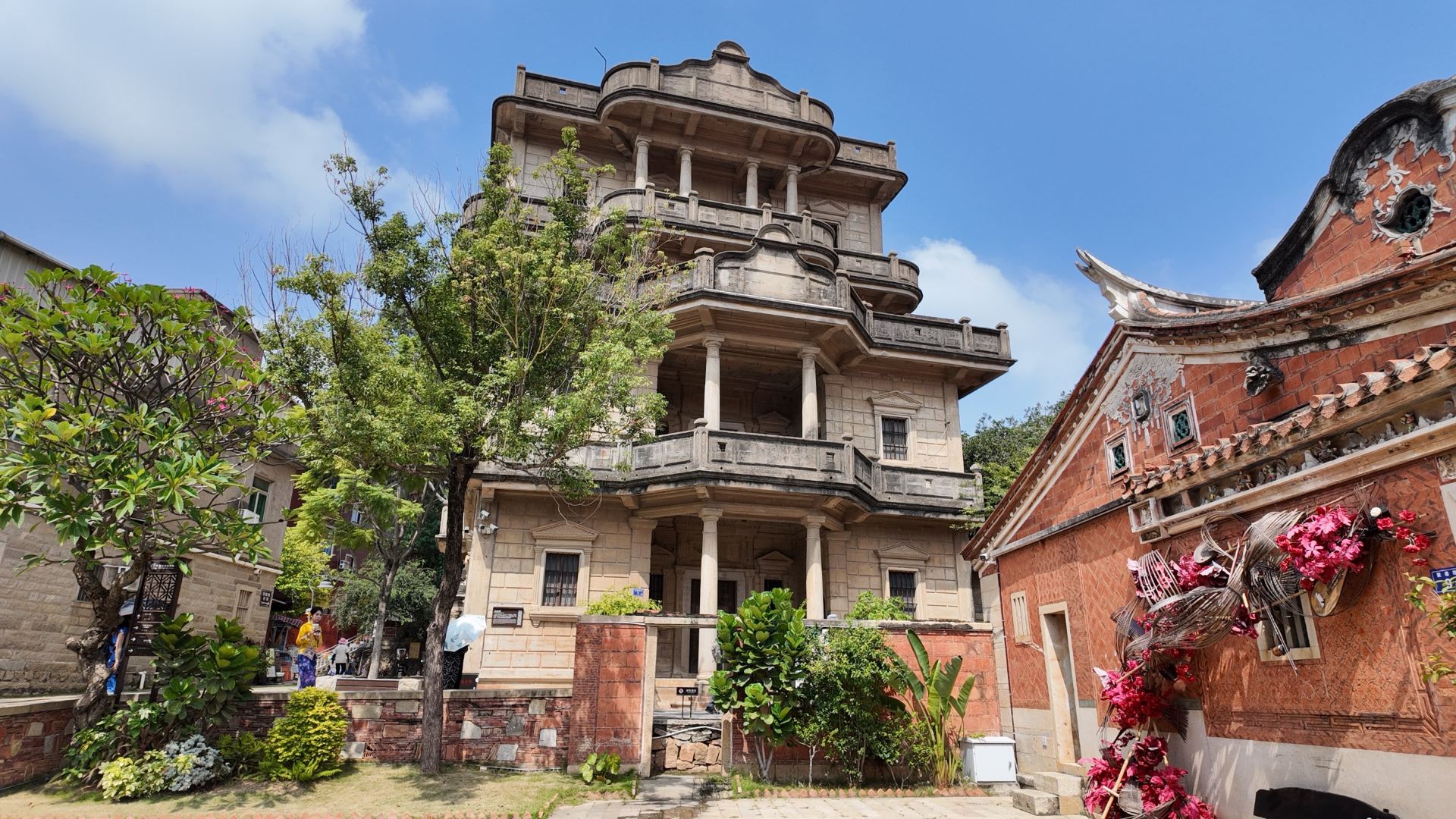 Quanzhou private car day tour. Driver Yan took me to visit the thousand-year-old bridge and the Minnan hometown of overseas Chinese—what an incredible experience!
