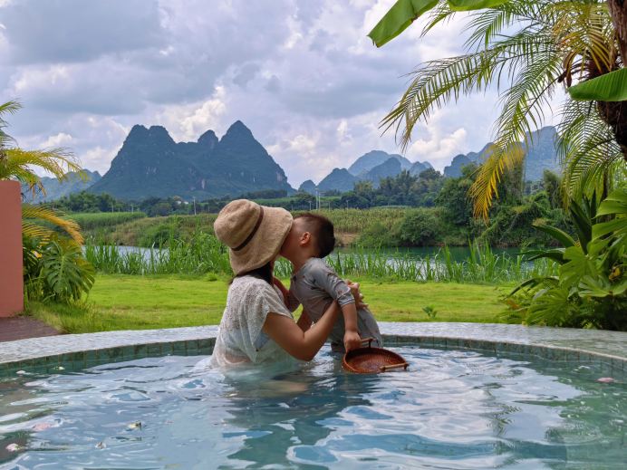 Guangxi 8-day family trip, from karst hills to the sea, feeding giant tortoises and spotting pink dolphins with the kids!