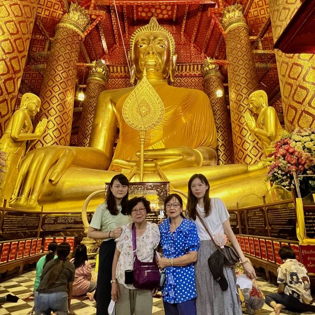 กราบขอพร หลวงพ่อโต วัดพนัญเชิง อยุธยา