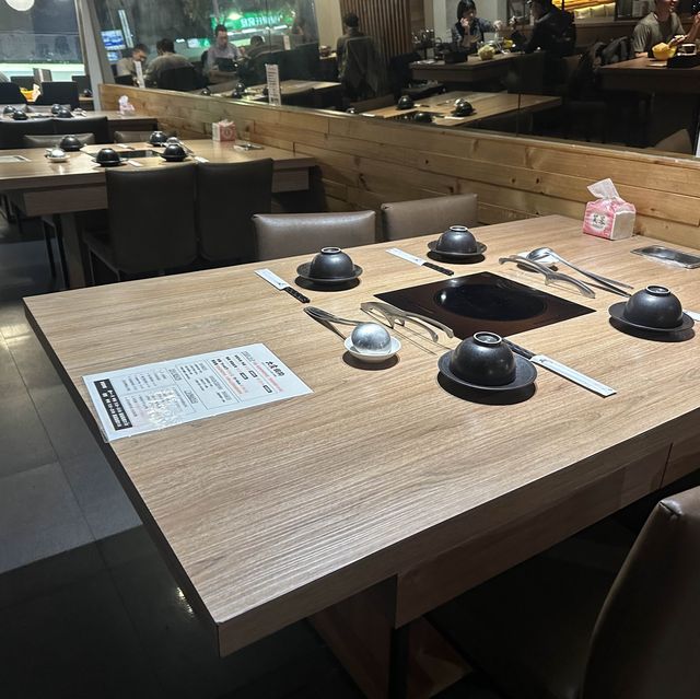 科技大樓站 平價吃到飽火鍋😋大食鍋物🍲麻辣湯底很棒喔！