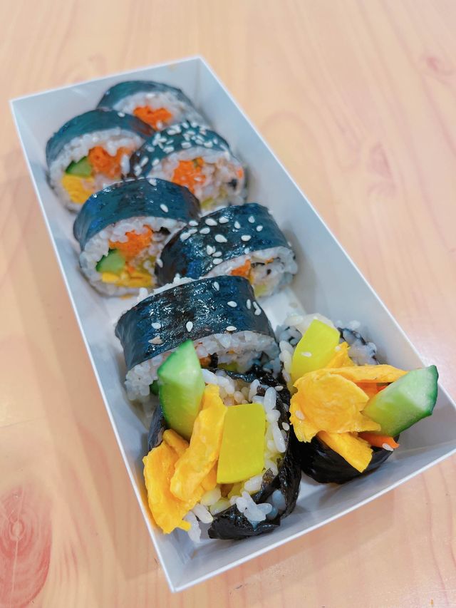 呢間「小熊貓」食物種類都幾多,而且出餐又快,抵讚~價錢又親民,無論堂食外賣都係一個唔錯既選擇~ 呢間「小熊貓」食物種類都幾多,而且出餐又快,抵讚~價錢又親民,無論堂食外賣都係一個唔錯既選擇~