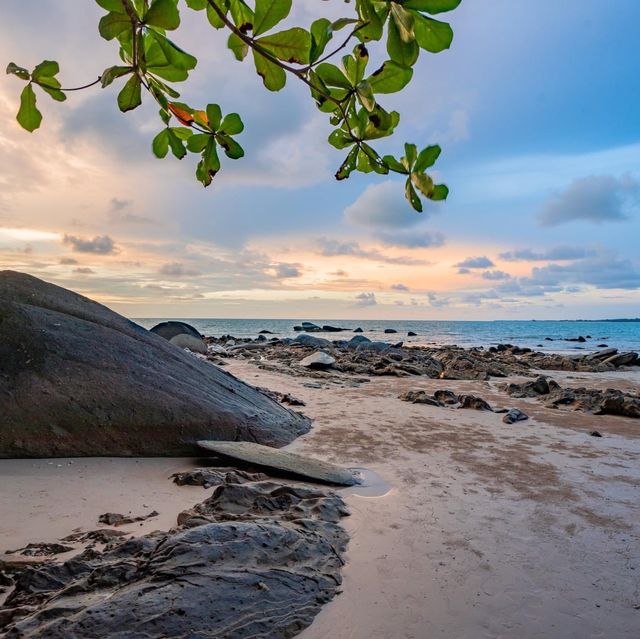 หาดเขาสะบ้า เขาหลัก จ.พังงา หินแปลก หาดสงบ