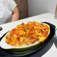 旺角新開人氣肉餅。焗飯專門店