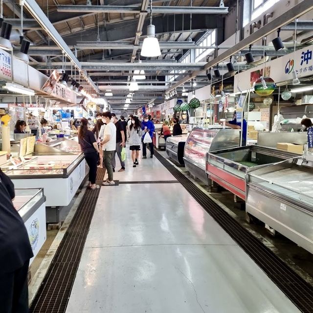 泊港漁市場-沖繩那霸市內最具人氣漁市場，海鮮價廉物美又新鮮