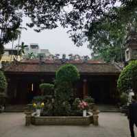 🇻🇳ベトナム ハノイ "クアンタン寺(鎮国寺)" 厳かな寺、重厚感ある4トンの銅像が特徴的