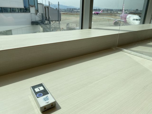 福岡空港。保安検査場内グルメ『あご出汁 うどん こがね丸』