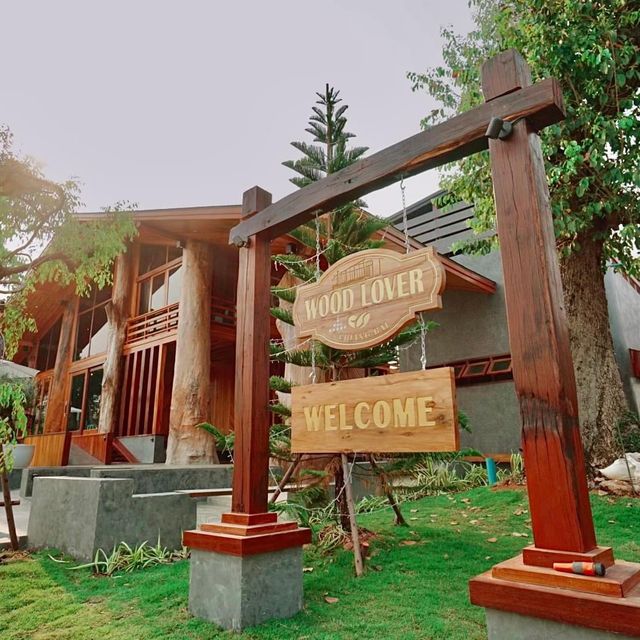 ชมสถาปัตยกรรม​ที่ทำด้วยไม้และซุงขนาดใหญ่! ๑