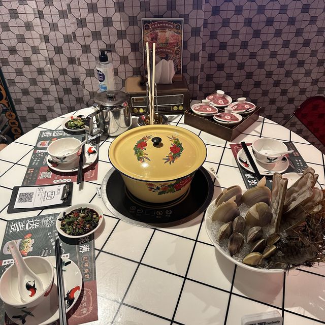 📷打卡一流!港式懷舊復古風味火鍋雞煲🐓 📷打卡一流!港式懷舊復古風味火鍋雞煲🐓