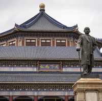 歷史的沈澱緩緩流溢於層層柚木扶手間 - 孫中山紀念館
