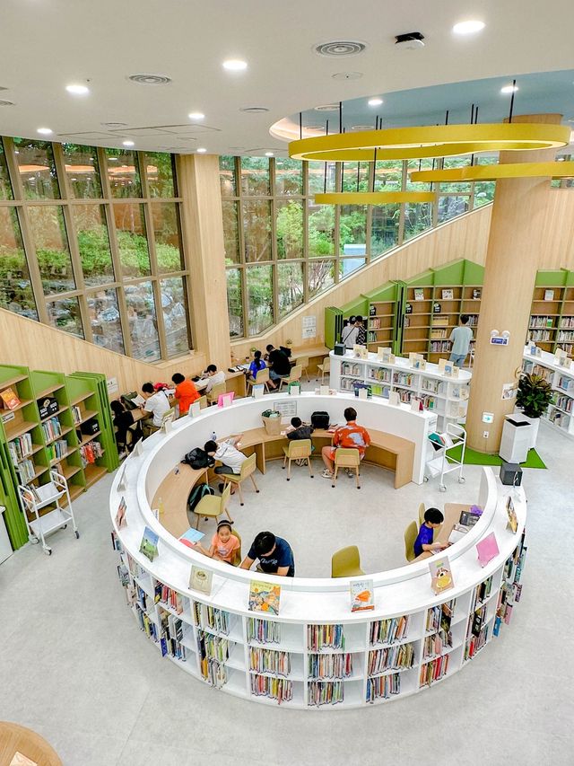 요즘 떠오르는 핫플 서초구립방배숲환경도서관📚