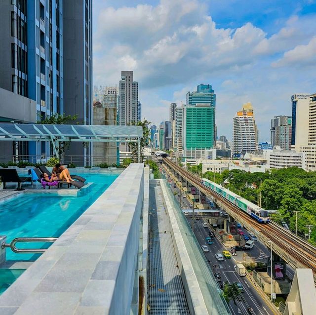 ที่พักกรุงเทพ ทำเลดี rooftop สวย